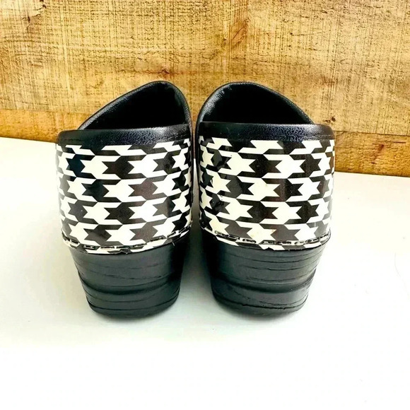 Sanita Houndstooth Black & White Patent Leather Clogs - Picture 4 of 8
